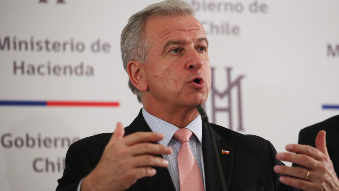 Hacienda aclaró viaje de Larraín a Harvard: Fue en calidad de ministro y ad honorem