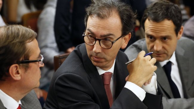 Desmunicipalización: Contraloría resolverá polémica por traspaso de los colegios