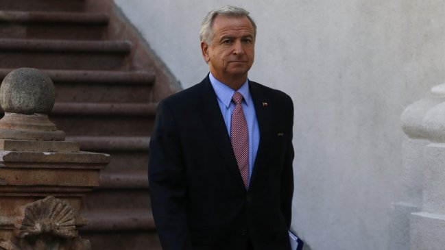 Denuncian que Felipe Larraín usó platas públicas para viaje a reunión de ex alumnos de Harvard