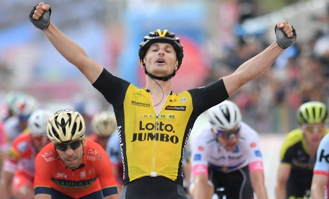 Enrico Battaglin ganó en un espectacular embalaje la quinta etapa del Giro