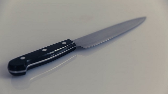 Alumna apuñaló a un compañero de colegio porque le tiró una tiza