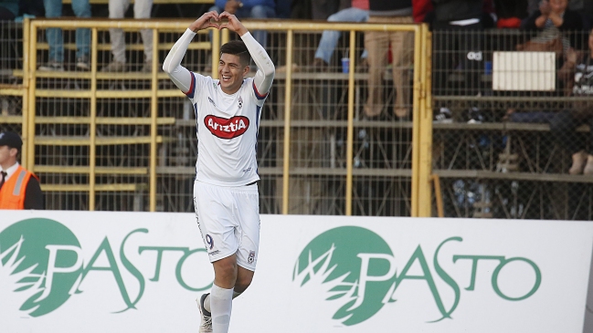 Deportes Melipilla anunció que el delantero Stefan Pino fue convocado a la selección