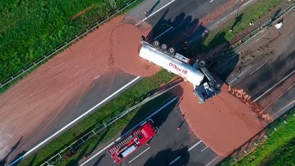   Camión se vuelca y derrama toneladas de chocolate en Polonia 