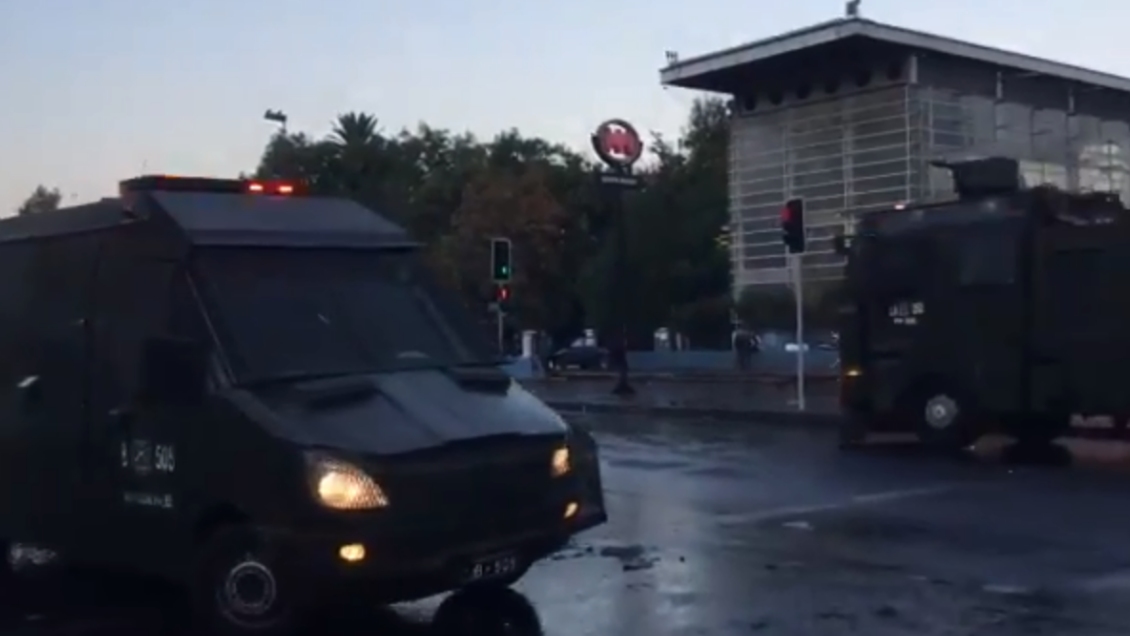 Al menos 10 secundarias detenidas en protesta en Santiago Centro