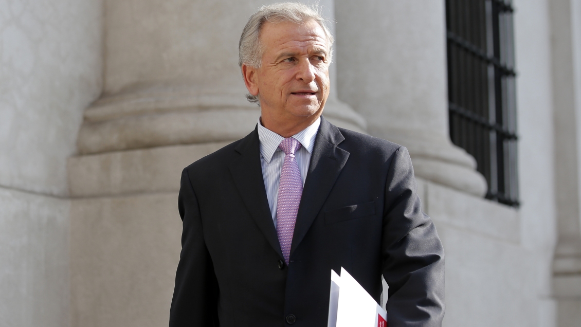 Gobierno insiste: Felipe Larraín cuenta con todo el respaldo del Presidente Piñera