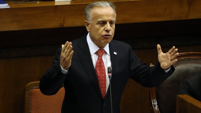 Frente Amplio confirmó acusación constitucional contra el ministro Santelices