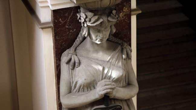 Clínica deberá indemnizar a paciente que quedó con una pierna más corta tras cirugía