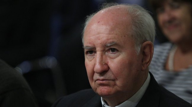 Cambio de planes: Errázuriz viaja a Roma tras llamado del papa