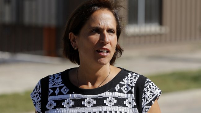 Alcaldesa de Peñalolén se disculpó por polémico tuit que aludió a la 