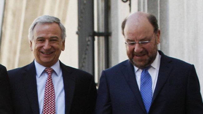 Ministro Moreno viajó a su ex universidad, pero corrió con los gatos y pidió día administrativo