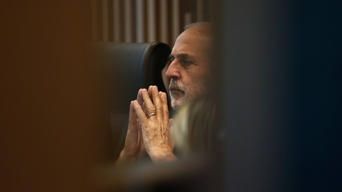 Comisión de Trabajo citará a Abbott tras denuncia de fiscales