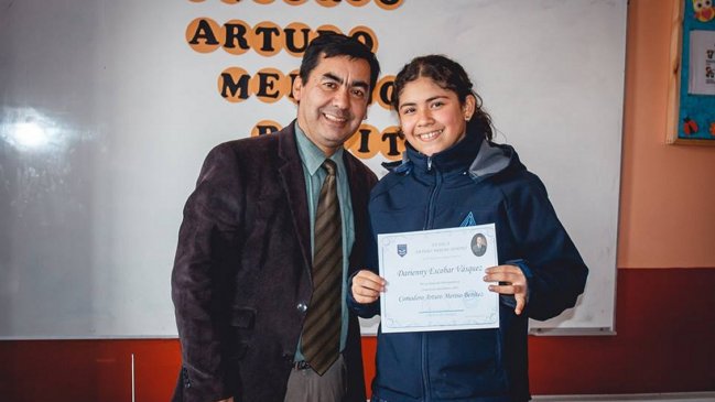 Niña venezolana con dos meses en el país ganó concurso de historia de Chile en Chillán