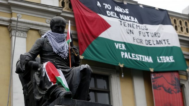 [Fotos] Estudiantes Palestinos Se Manifestaron Frente A La Universidad ...