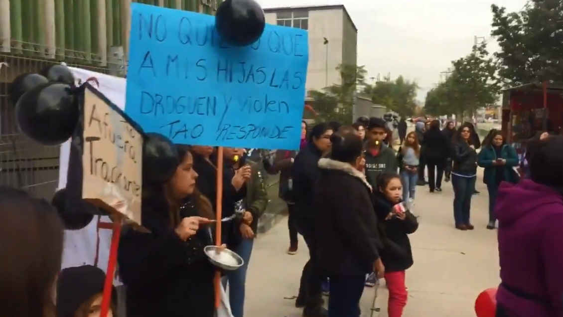 Protesta en colegio de Maipú tras denuncia por abuso sexual contra estudiante
