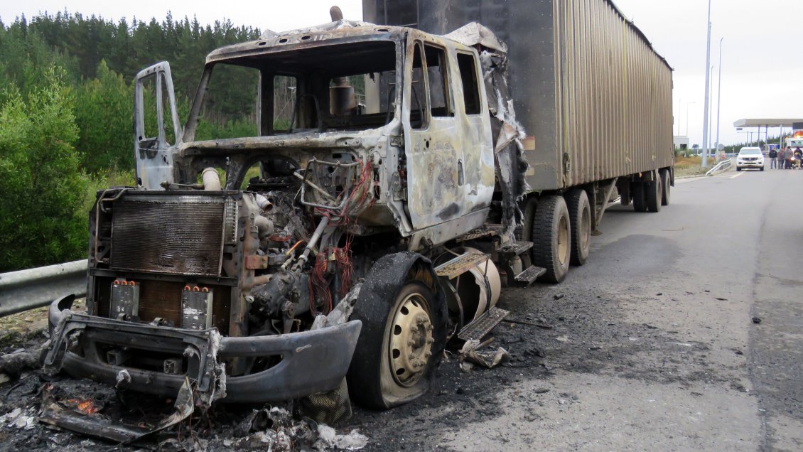 CAM se adjudicó ataques incendiarios que destruyeron camiones y maquinaria