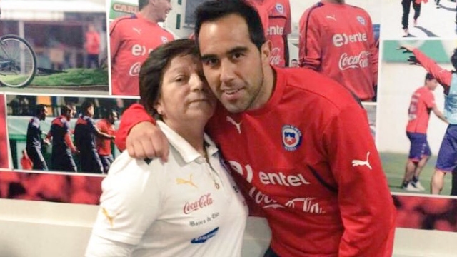 El apoyo de Claudio Bravo a ex funcionaria de 