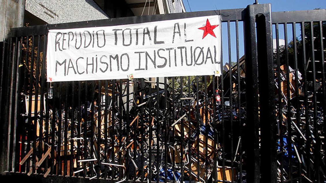 Toma en el Instituto Nacional: Alumnos exigen que colegio sea mixto