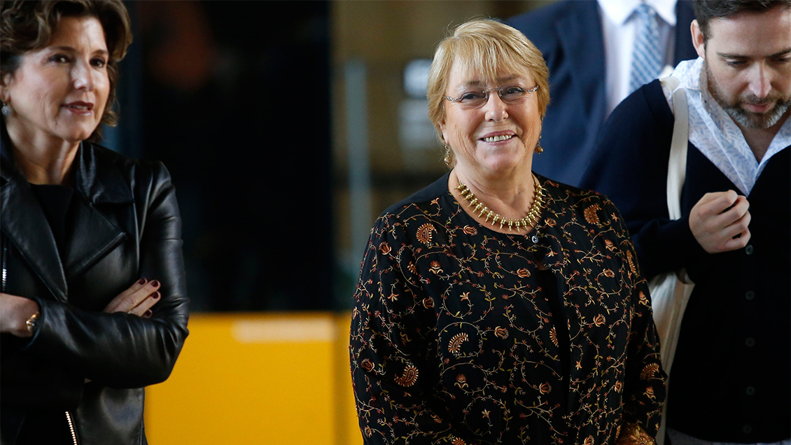 Bachelet: Es inaceptable que a una presidenta se le juzgue por su ropa o su apariencia física