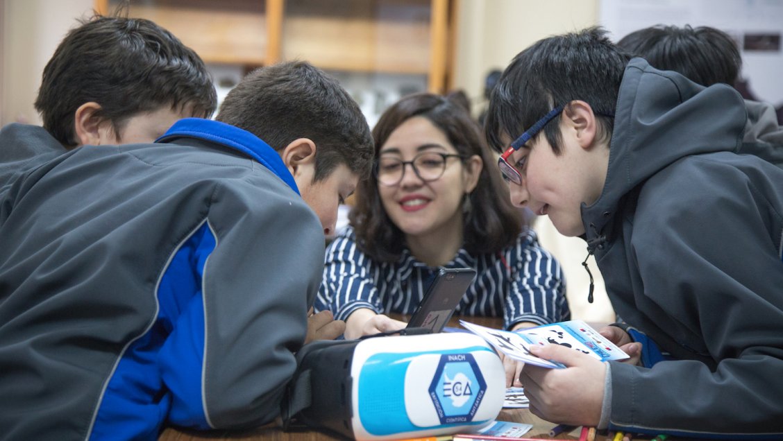 Niños viajan virtualmente a la Antártica y se convierten en científicos por un día