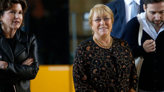 Bachelet: Es inaceptable que a una presidenta se le juzgue por su ropa o su apariencia física