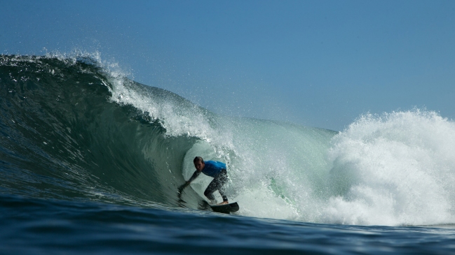 Grandes olas marcaron la primera jornada del certamen Héroes de Mayo en Iquique