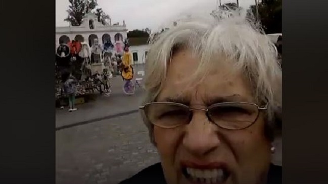 Abuelas que se querían tomar una foto y no supieron cómo rompieron internet