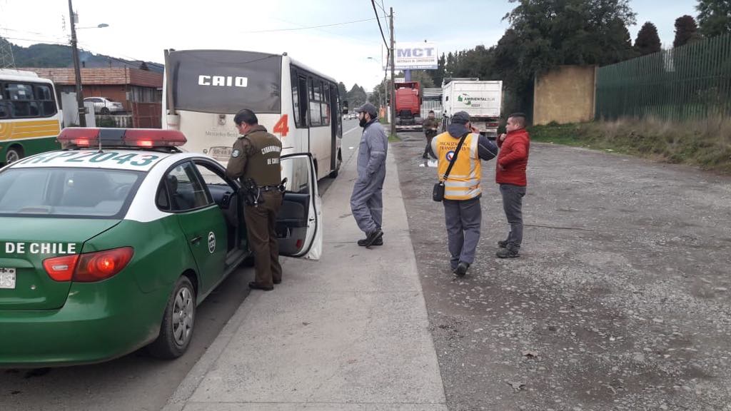 Valdivia: Detuvieron chofer de micro por conducir sin licencia