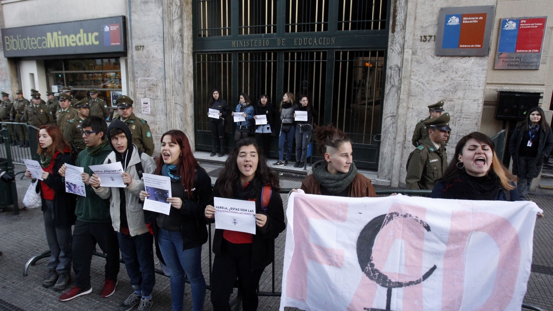 Secundarias advierten con tomarse sus liceos e incrementar sus protestas