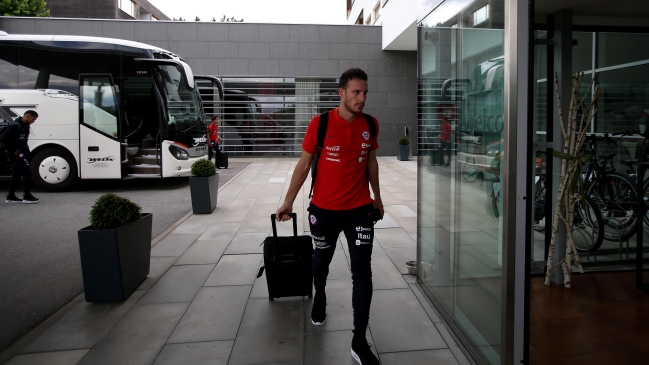 La selección chilena llegó a Europa para enfrentar tres partidos amistosos
