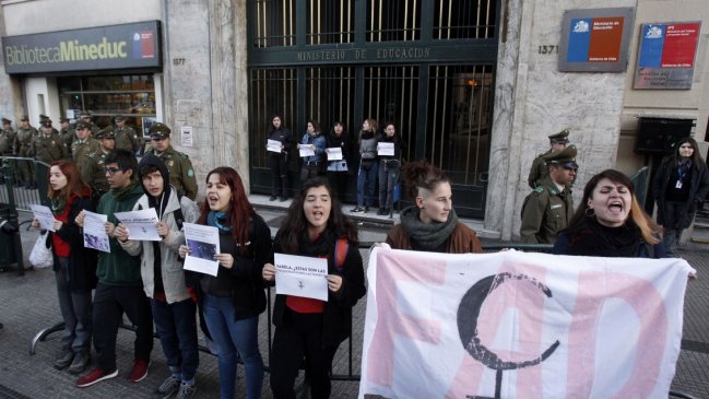 Secundarias advierten con tomarse sus liceos e incrementar sus protestas