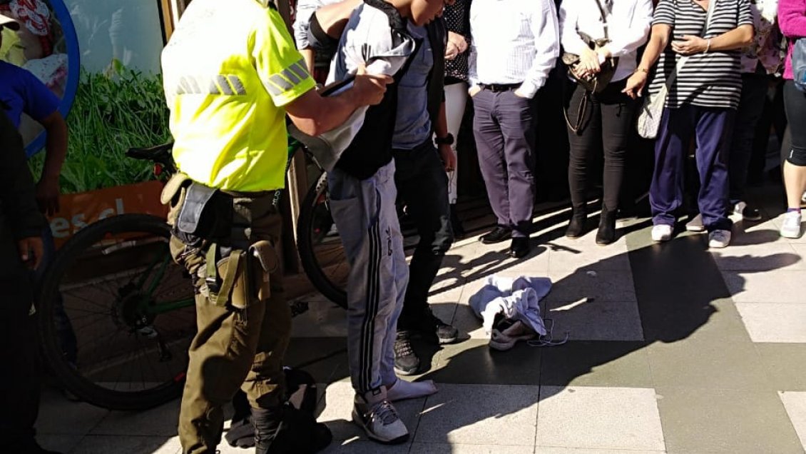 Arica: Carabinero en días de descanso detuvo a autor de robo con sorpresa en pleno centro