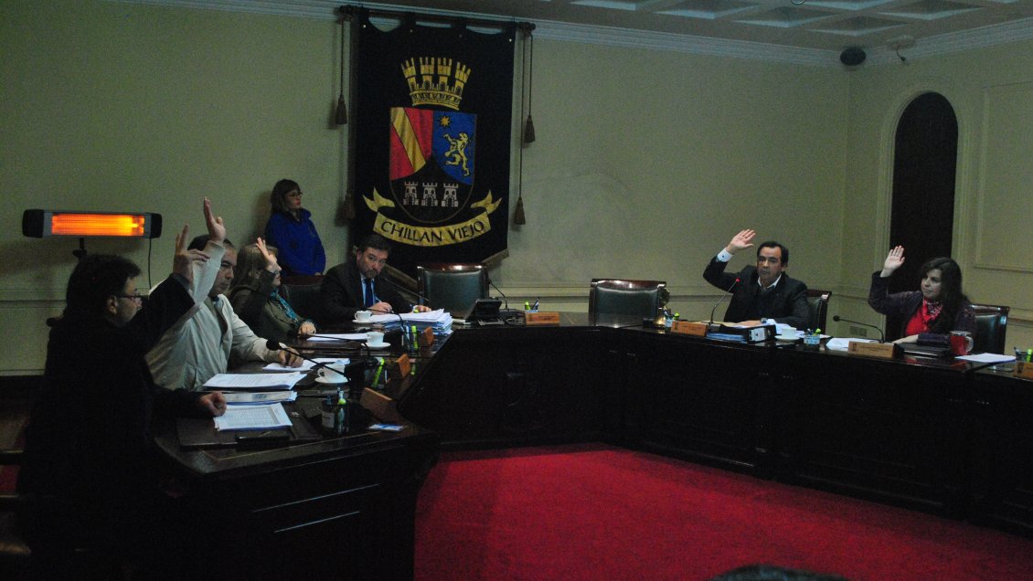Chillán Viejo: Concejales pedirán al Tribunal Electoral destituir al alcalde