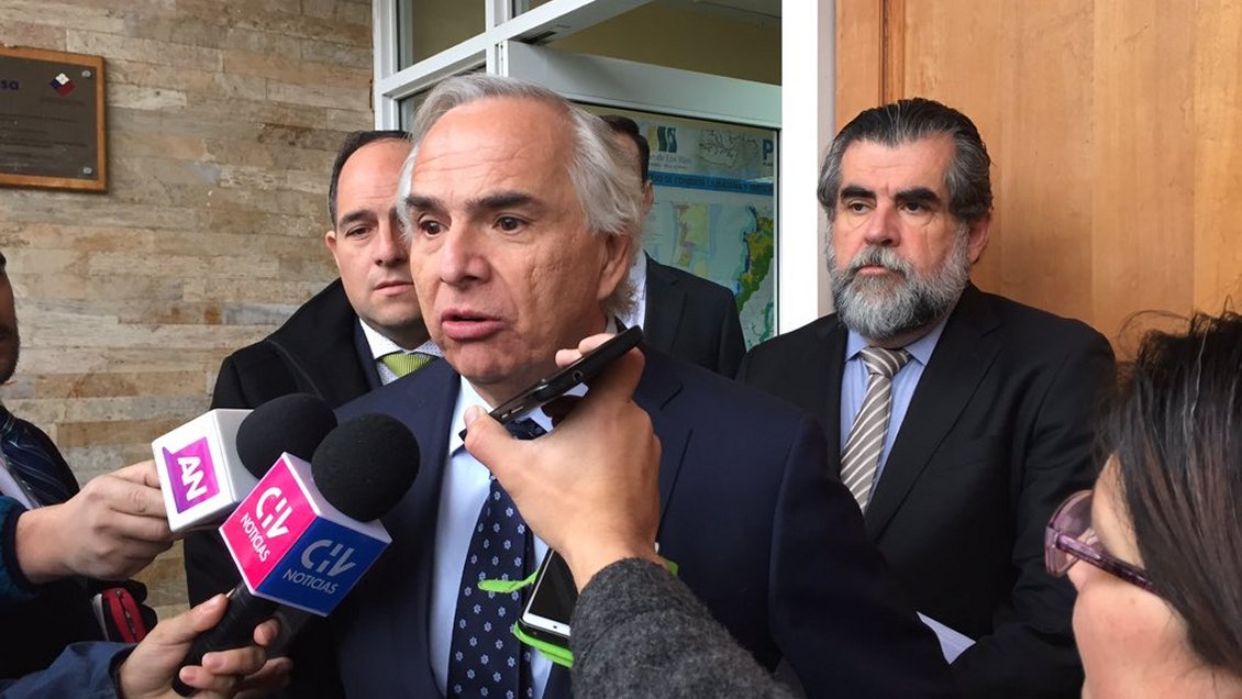 Gobierno se querellará por delito terrorista tras quema de cuatro vehículos en La Araucanía