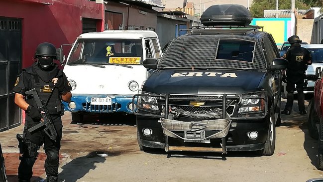 Allanamiento en población Chile de Arica dejó a cuatro detenidos por tráfico de drogas