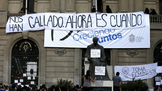 Estudiantes en toma y autoridades de la UC se reúnen este sábado