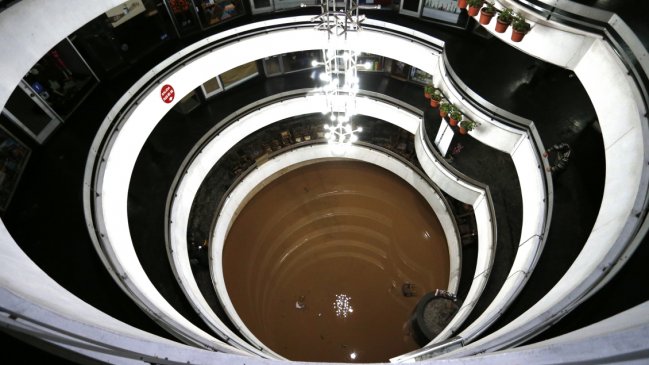 Aseguradoras demandaron al Fisco, Sacyr y Costanera Norte por desborde del Mapocho