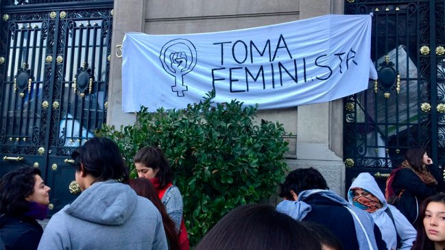 Histórica toma en la casa central de la Universidad Católica: 