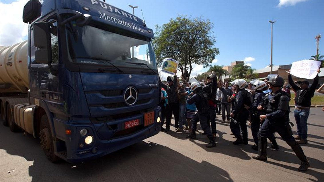 Brasil: Huelga de camioneros continúa y algunas ciudades declararon estado de emergencia