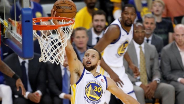 Golden State Warriors barrió con Houston Rockets y extendió al séptimo partido la final del Oeste