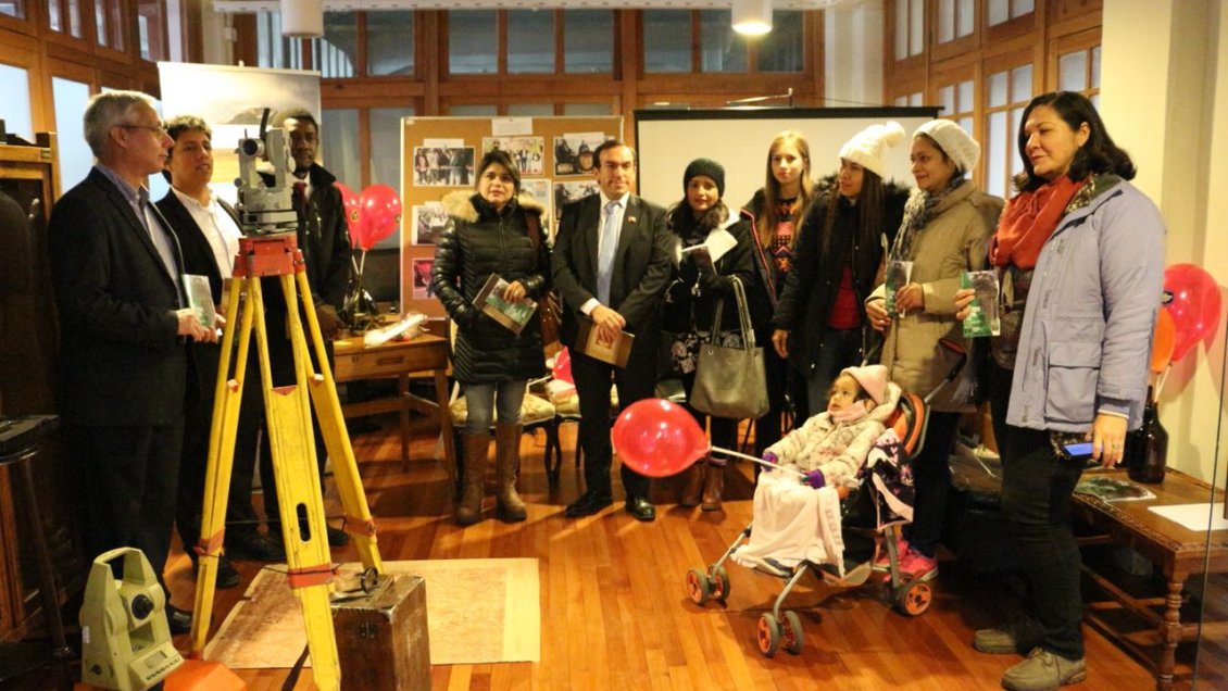 Talca: Residentes extranjeros participaron de tour cívico patrimonial