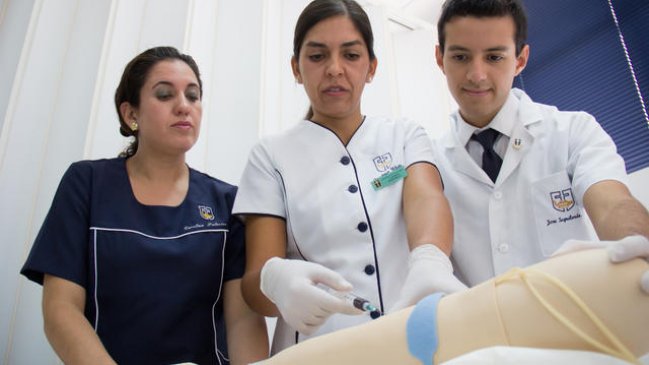 Estudio indicó que un 23,8% de los trabajadores de la salud perciben estrés en sus labores