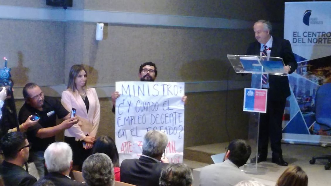 La funa que vivió el ministro del Trabajo en Antofagasta