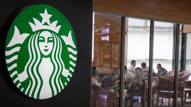 Starbucks cierra hoy todos sus locales de EE.UU. para prevenir el racismo