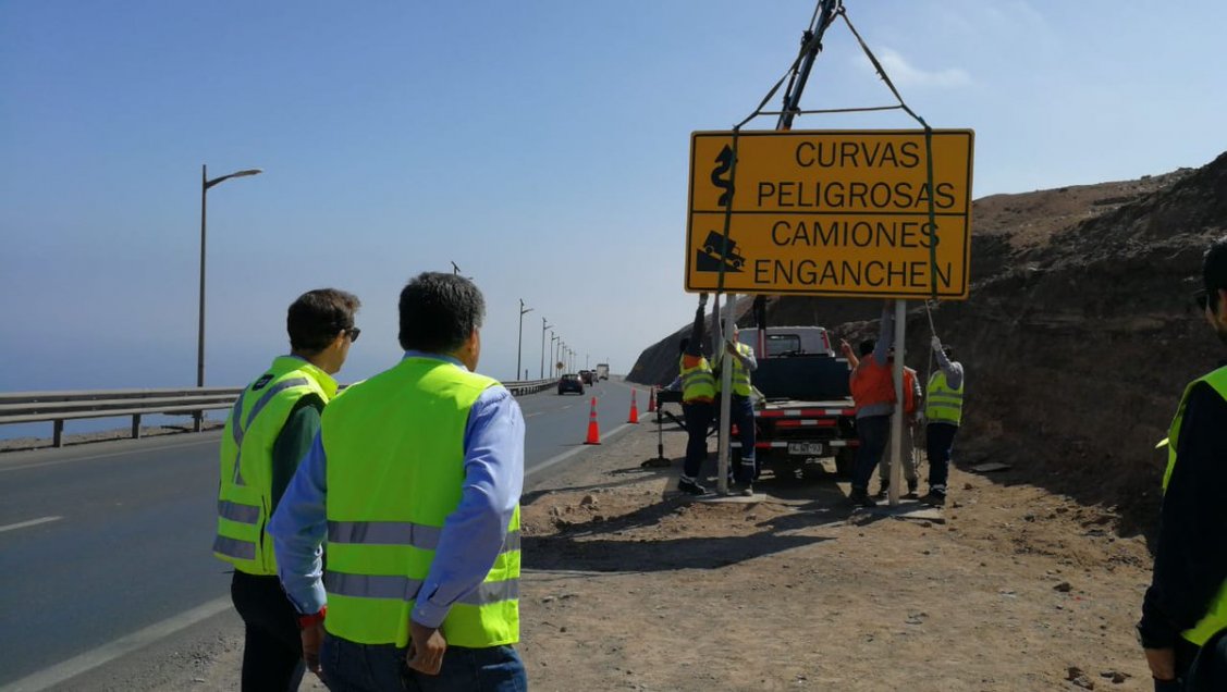 Instalan señalética para evitar accidentes en el tramo que une Iquique-Alto Hospicio