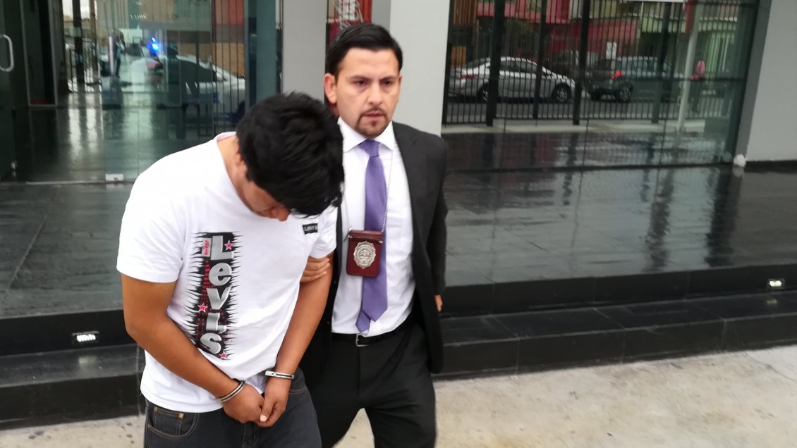 Taxista quedó en prisión preventiva por violación en grupo a joven en Arica