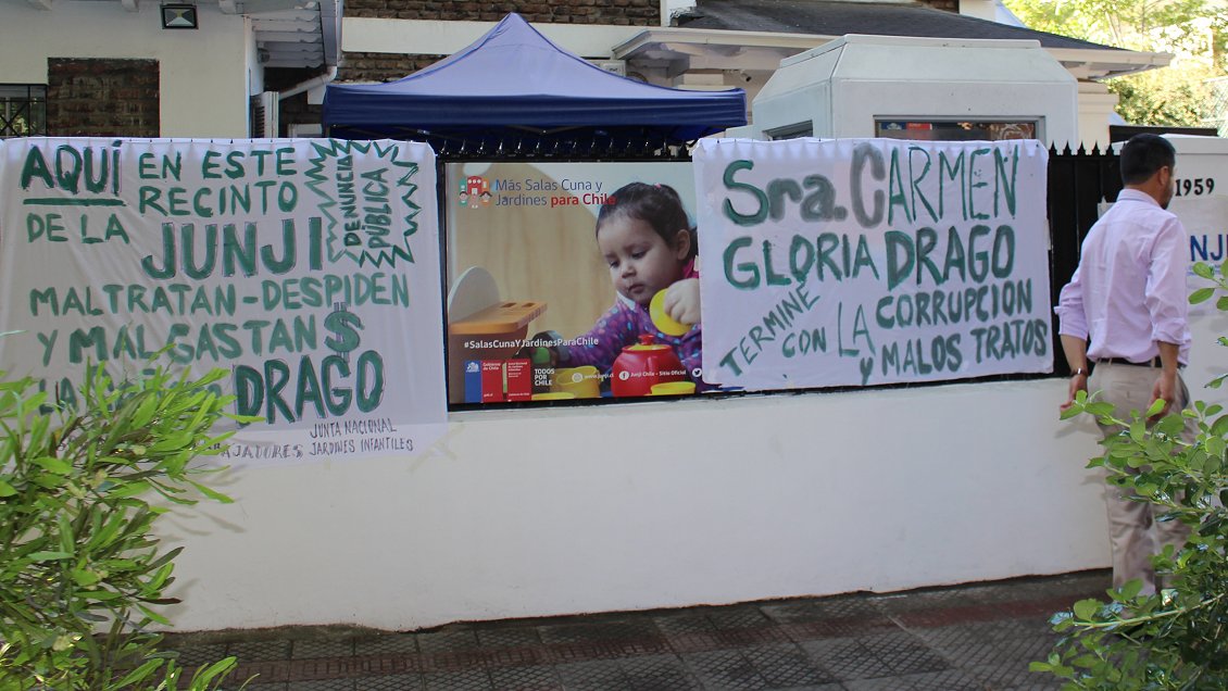 Funcionarios Junji celebran como 