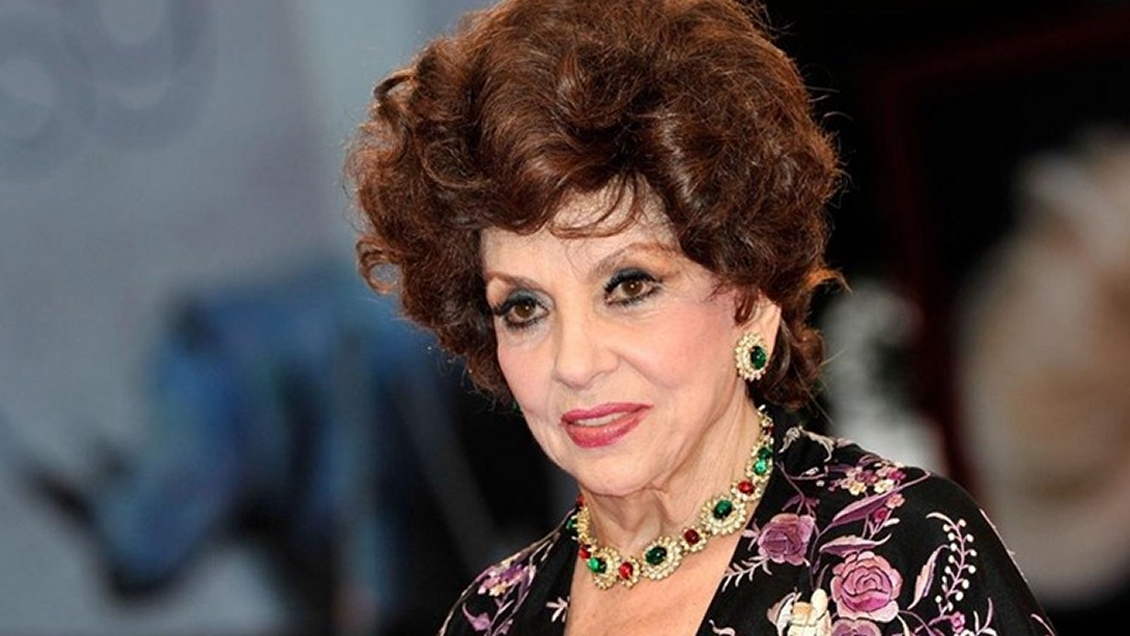 Embargan bienes a Lollobrigida tras denuncia a su asistente por robo