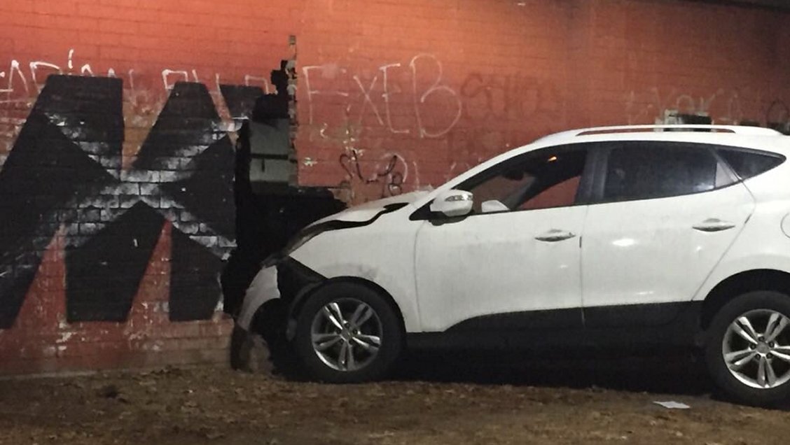 Delincuentes se estrellaron contra muro del Estadio Monumental tras persecución policial