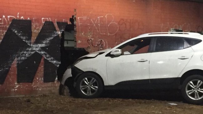 Delincuentes se estrellaron contra muro del Estadio Monumental tras persecución policial