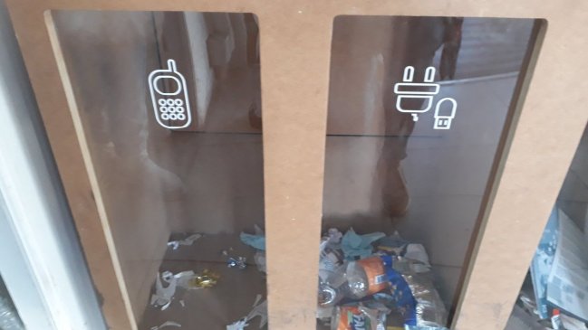 Contenedor de reciclaje del municipio es utilizado como basurero por iquiqueños
